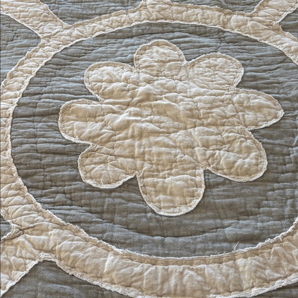 Pottery Barn Blue appliqué quilt king and one king sham - Picture 2 of 7